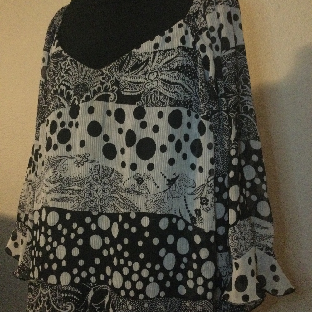 Xl Graphic Black/White Top